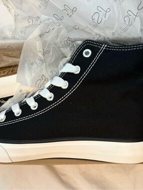 Classic Women's High-Top Canvas Sneaker in Black